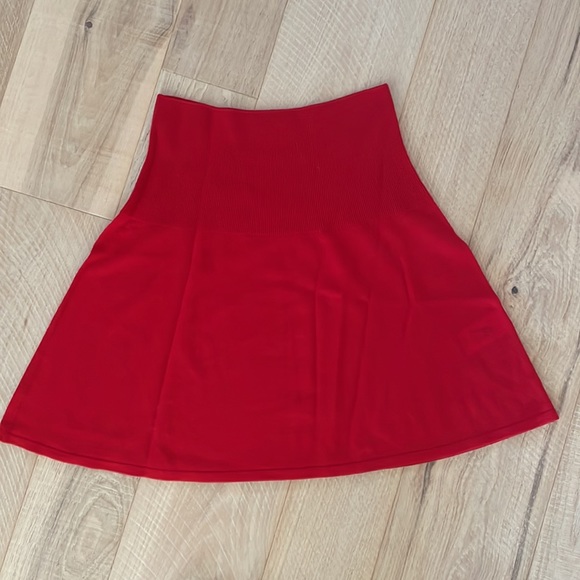 Lacoste 100% Merino wool skirt. Red. - Picture 4 of 9